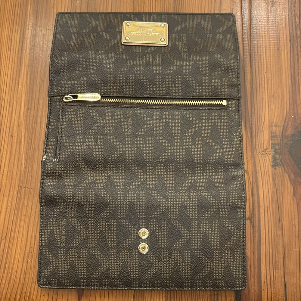 Michael Kors Wallet - Picture 4 of 4